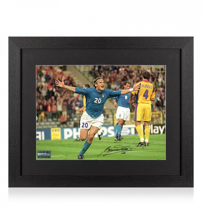 icons Francesco Totti Signed Italy Photo In Black Wooden Frame: UEFA EURO 2000 Goal vs Romania