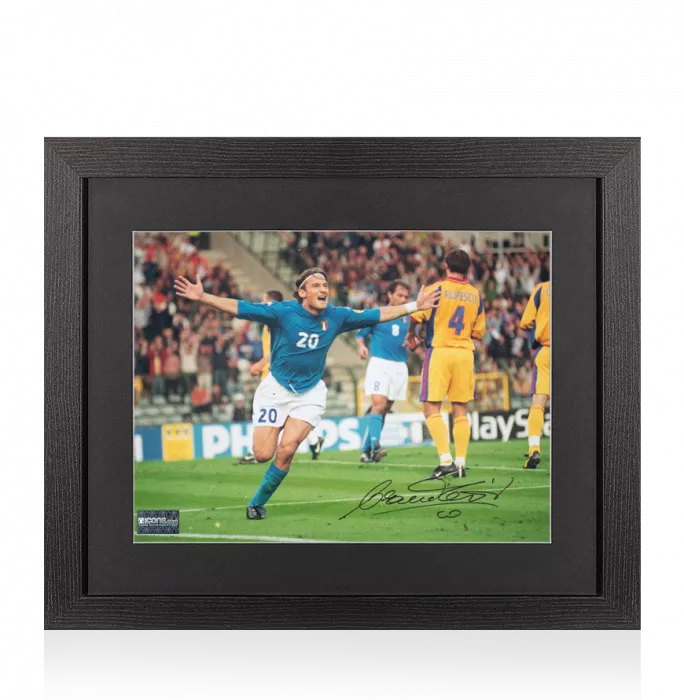 icons Francesco Totti Signed Italy Photo In Black Wooden Frame: UEFA EURO 2000 Goal vs Romania