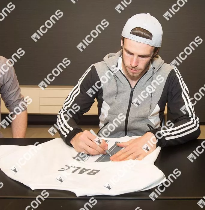 Icons Gareth Bale Back Signed Real Madrid 2015-16 Home Shirt In Classic Frame
