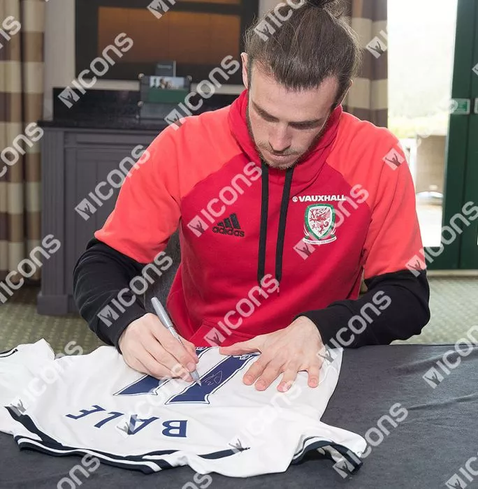 Icons Gareth Bale Back Signed Tottenham Hotspur 2013-14 Home Shirt In Classic Frame