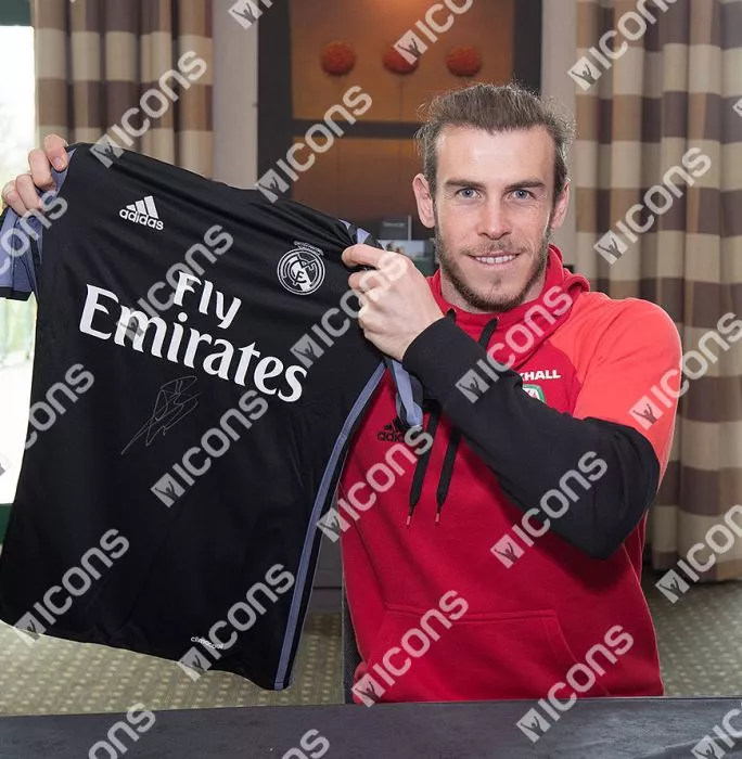 Icons Gareth Bale Front Signed Real Madrid 2016-17 Away Shirt In Hero Frame: Option 1