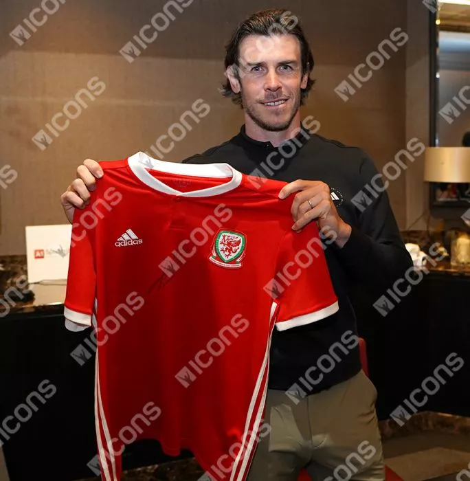 Icons Gareth Bale Front Signed Wales 2017-18 Home Shirt In Hero Frame: Option 1