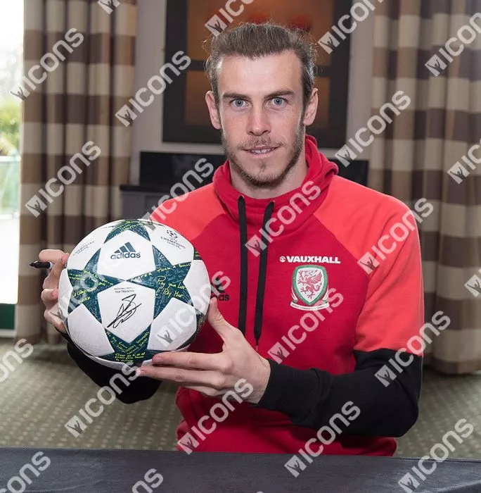 Icons Gareth Bale Signed 2016-17 UEFA Champions League Football
