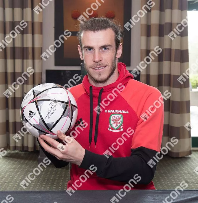 Icons Gareth Bale Signed 2016 UEFA Champions League Final Football