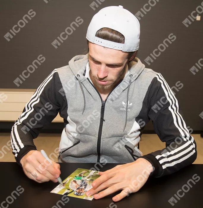 Icons Gareth Bale Signed Mini Real Madrid Photo: 2014 UEFA Champions League Winner