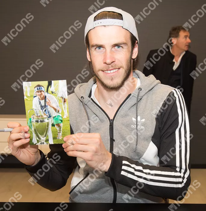 Icons Gareth Bale Signed Mini Real Madrid Photo: 2014 UEFA Champions League Winner