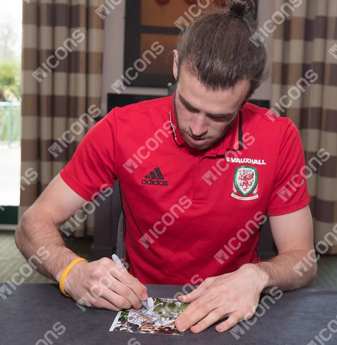 Icons Gareth Bale Signed Mini Real Madrid Photo: 2016 UEFA Champions League Winner