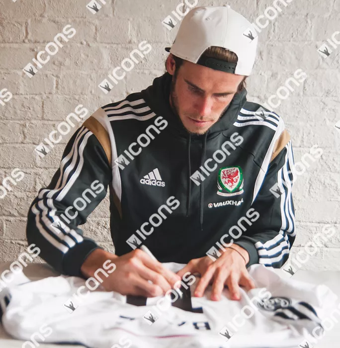 Icons Gareth Bale Signed Real Madrid 2014-15 Home Shirt With Fan Style Numbers In Classic Frame