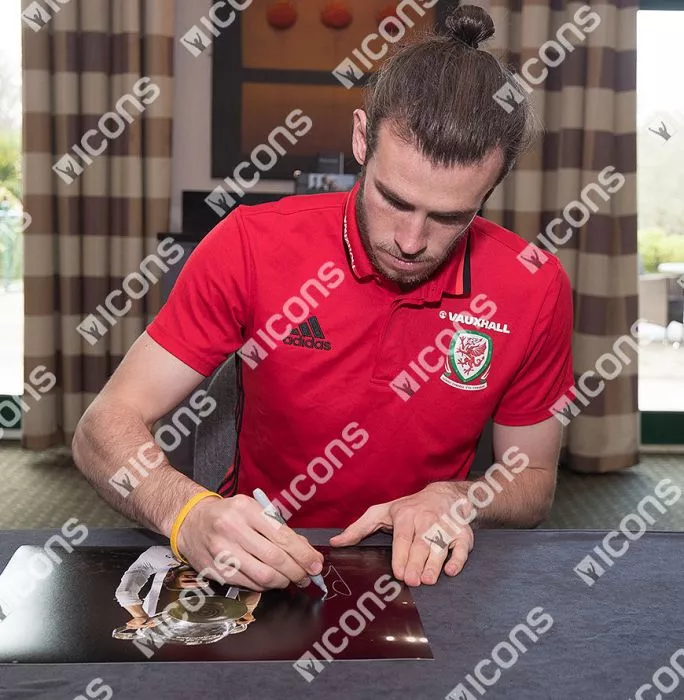 Icons Gareth Bale Signed Real Madrid Photo: 2016 UEFA Champions League Winner