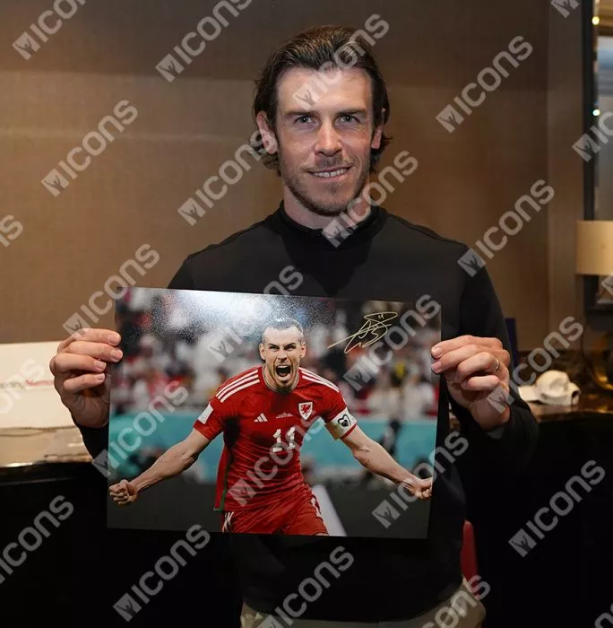 Icons Gareth Bale Signed Wales Photo In Black Wooden Frame