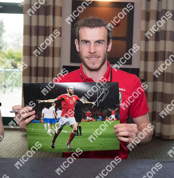 Icons Gareth Bale Signed Wales Photo In Black Wooden Frame: UEFA EURO 2016 Goal Vs Russia