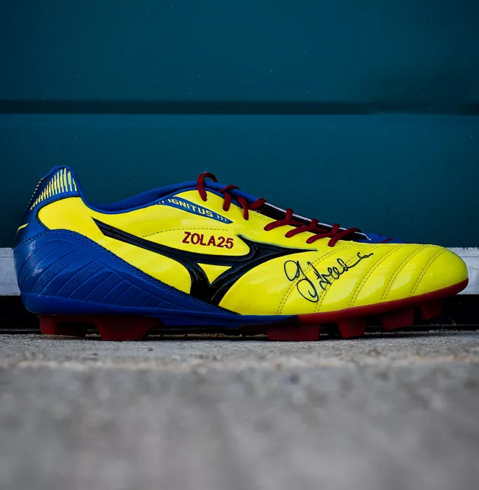 Icons Gianfranco Zola Signed Blue And Yellow Mizuno Boot In Acrylic Case