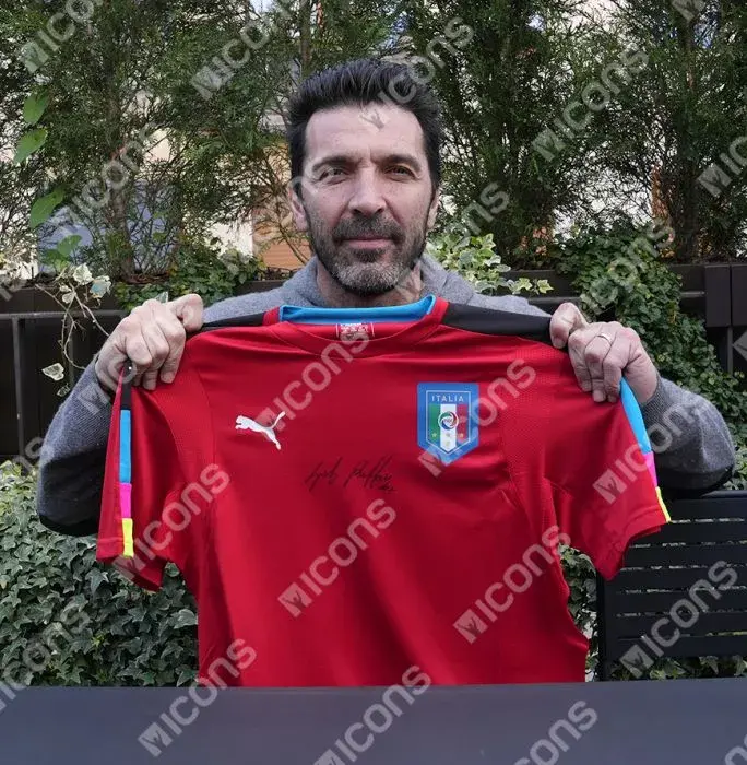 Icons Gianluigi Buffon Front Signed Italy 2016-17 Goalkeeper Shirt In Hero Frame: Option 1