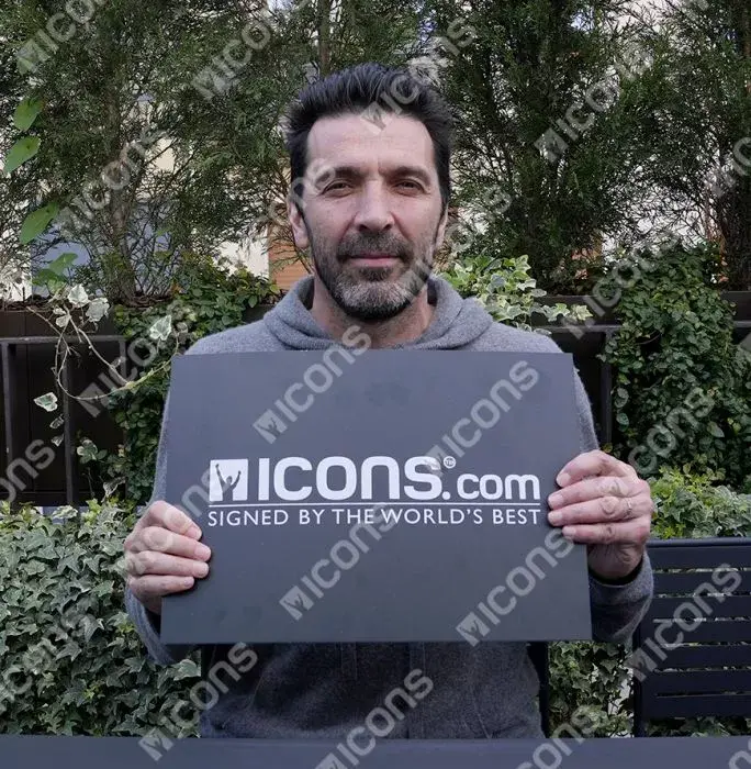Icons Gianluigi Buffon Front Signed Italy 2016-17 Goalkeeper Shirt In Hero Frame: Option 1