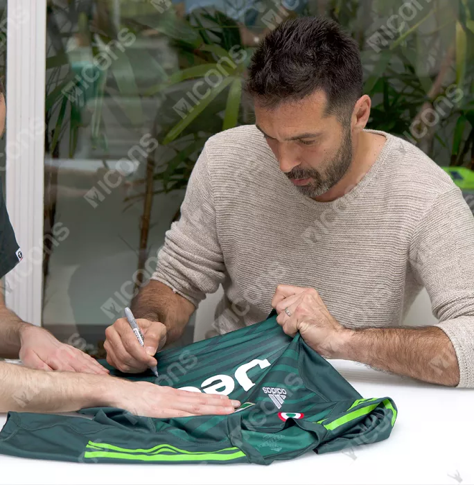 Icons Gianluigi Buffon Front Signed Juventus 2017-19 Goalkeeper Shirt