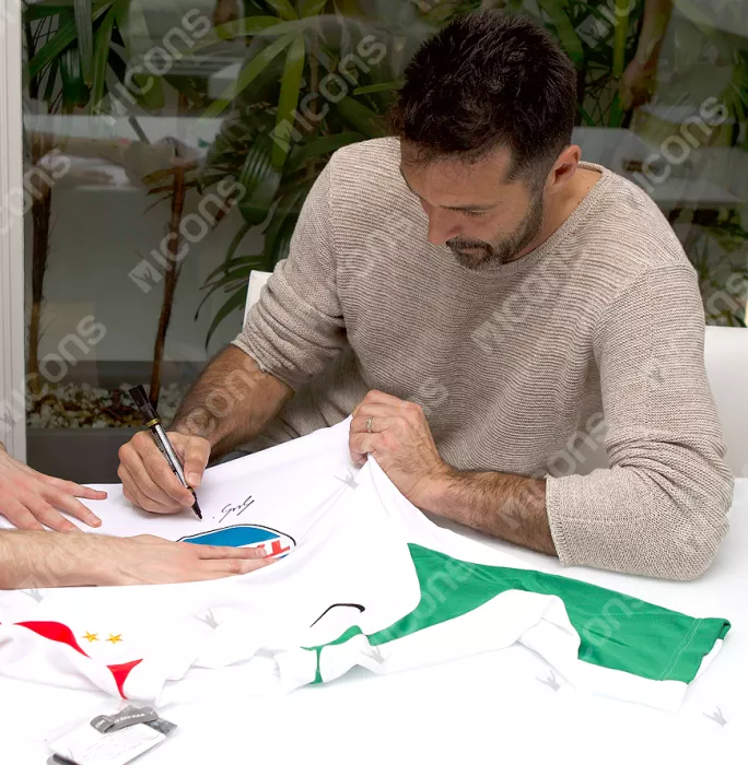 Icons Gianluigi Buffon Front Signed White Juventus 2005-06 Goalkeeper Shirt