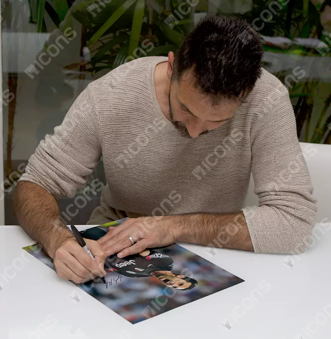 Icons Gianluigi Buffon Signed Juventus Photo: UEFA Champions League Icon