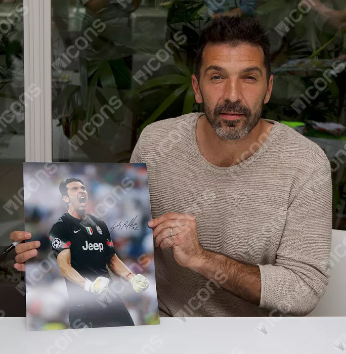 Icons Gianluigi Buffon Signed Juventus Photo: UEFA Champions League Icon