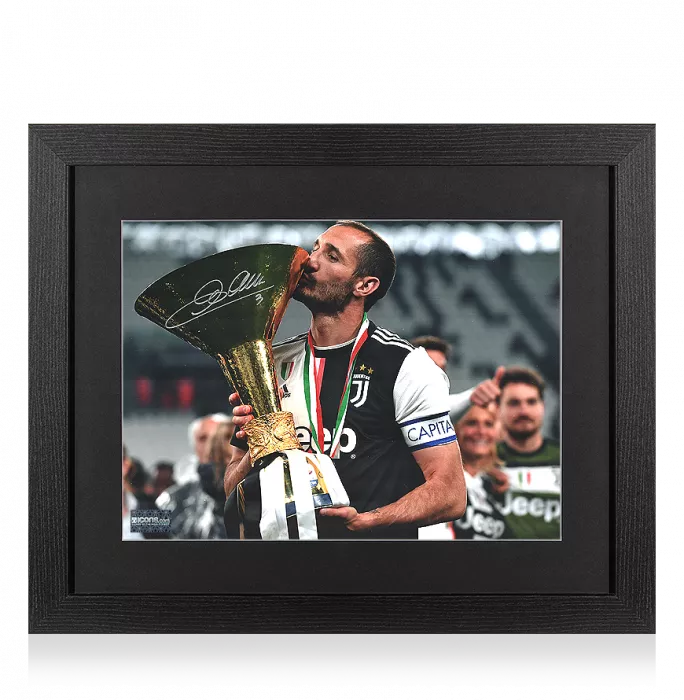 Icons Giorgio Chiellini Signed Juventus Photo In Black Wooden Frame: 2018-19 Scudetto Winner