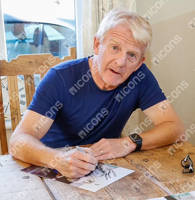 Icons Gordon Strachan Signed Leeds United Photo In Black Wooden Frame: English Champion