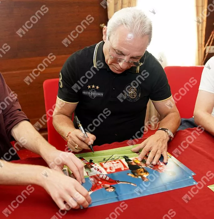 Icons Hristo Stoichkov Official 1994 FIFA World Cup™ Signed And Framed Bulgaria Photo: 1994 Top Goalscorer
