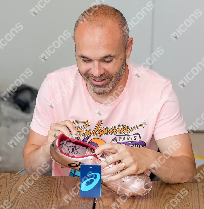 Icons Andres Iniesta Signed Rose Asics Menace Boot
