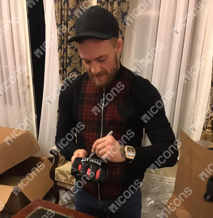 Icons Conor McGregor Signed Black Everlast Glove