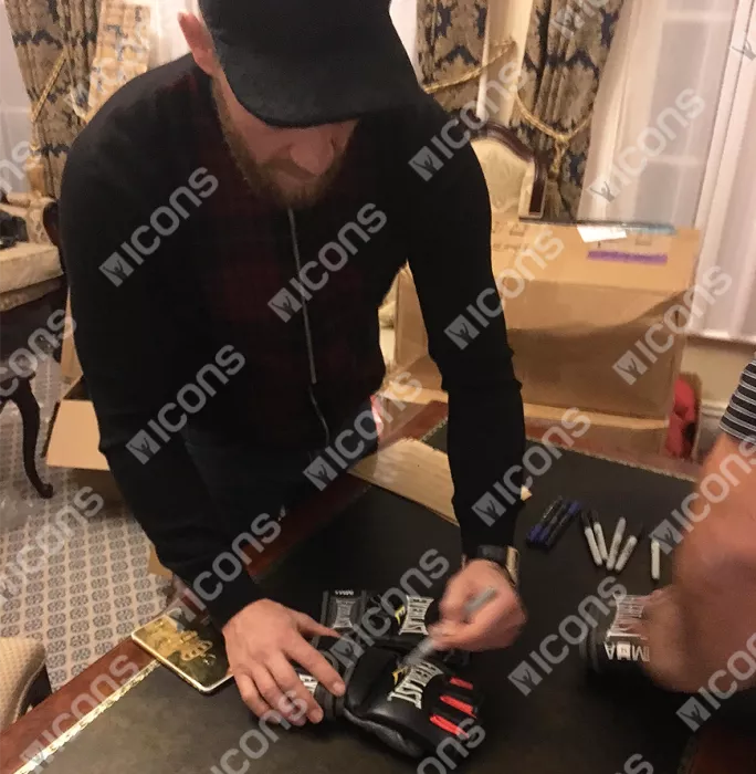 Icons Conor McGregor Signed Black Everlast Glove