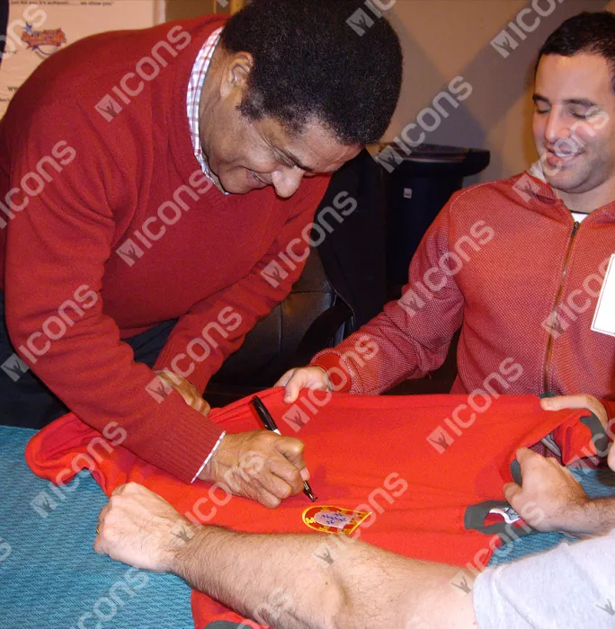 Icons Eusebio Front Signed Retro Portugal Shirt