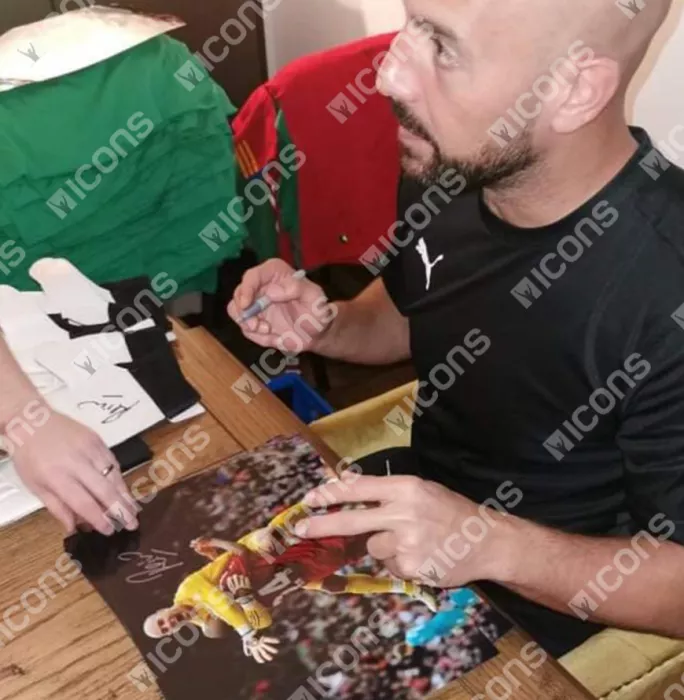 Icons Pepe Reina Signed Liverpool Photo