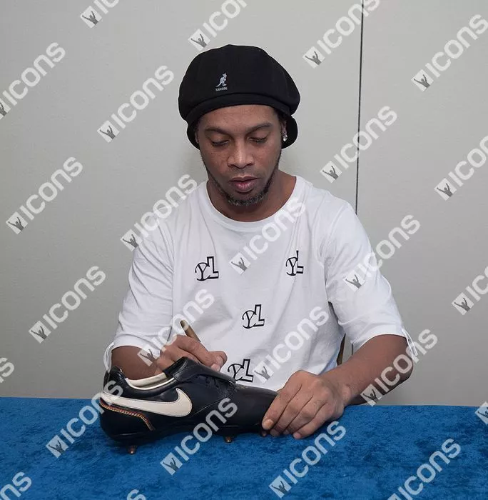 Icons Ronaldinho Signed Black Nike Ronaldinho Boot