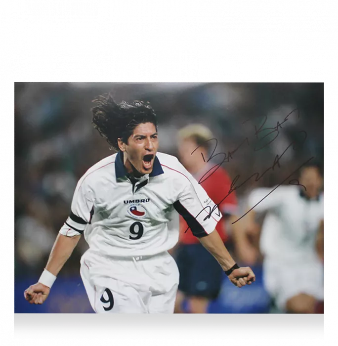 Icons Ivan Zamorano Signed Chile Photo In Premium Photo Frame: Sydney 2000 Bronze Medal Brace V USA