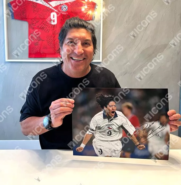 Icons Ivan Zamorano Signed Chile Photo In Premium Photo Frame: Sydney 2000 Bronze Medal Brace V USA