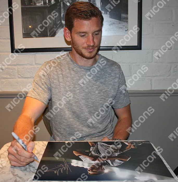 Icons Jan Vertonghen Signed Tottenham Hotspur Photo In Black Wooden Frame