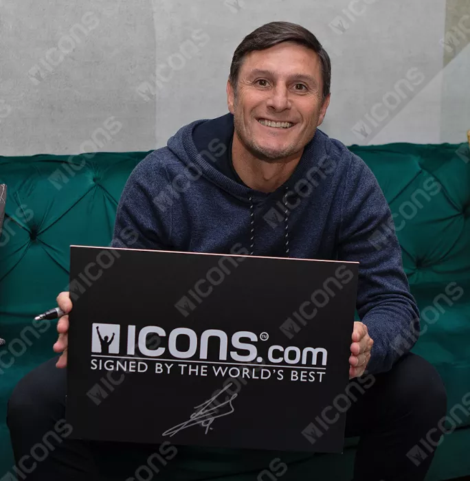 Icons Javier Zanetti Signed Internazionale Photo In Black Wooden Frame: 2010 UEFA Champions League Winner
