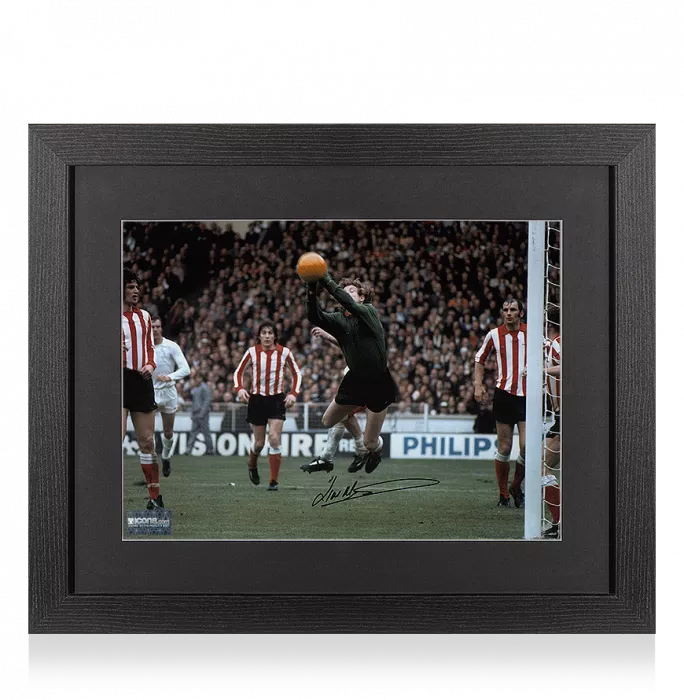 Icons Jimmy Montgomery Signed Sunderland Photo In Black Wooden Frame: 1973 FA Cup Final Hero