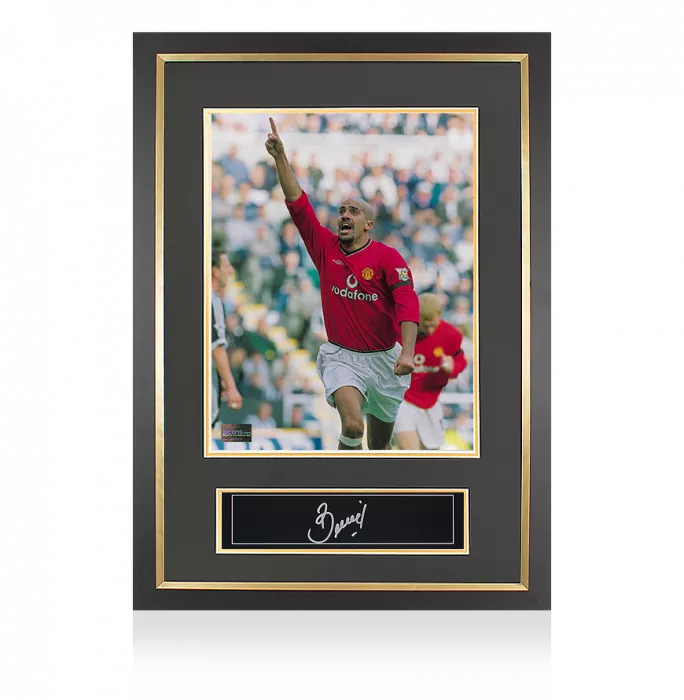 icons Juan Sebastian Veron Signed Plaque and Photo Frame: Manchester United Hero