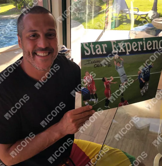 Icons Julio Cesar Signed Internazionale Photo In Black Wooden Frame: 2010 UEFA Champions League Final