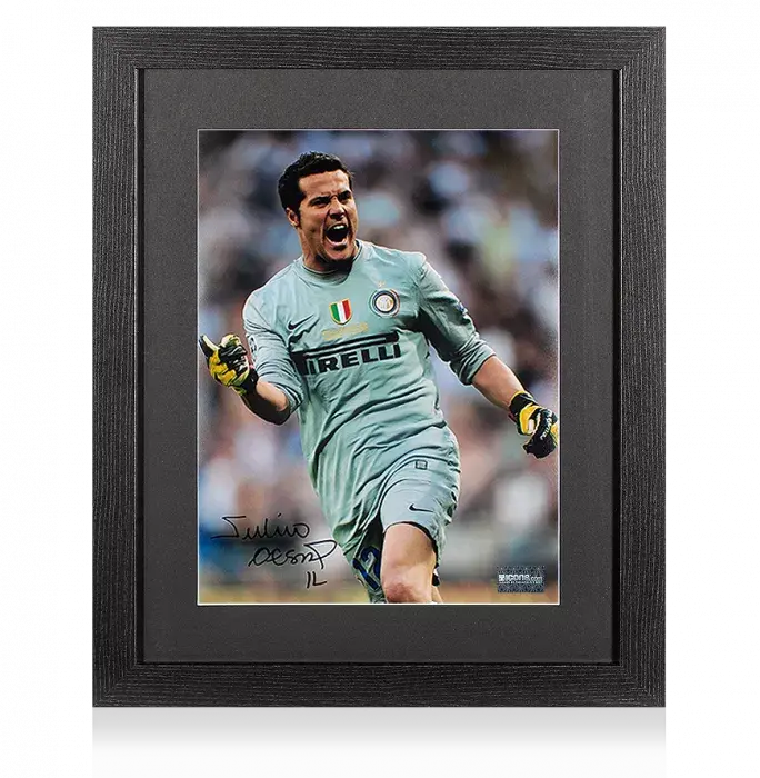 icons Julio Cesar Signed Internazionale Photo In Black Wooden Frame: 2010 UEFA Champions League Winner
