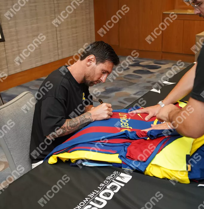 Icons Lionel Messi Official FC Barcelona Front Signed And Framed 2010-11 Home Shirt