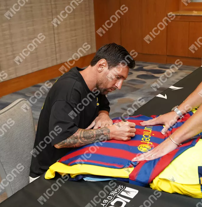 Icons Lionel Messi Official FC Barcelona Front Signed And Framed 2009-10 Home Shirt
