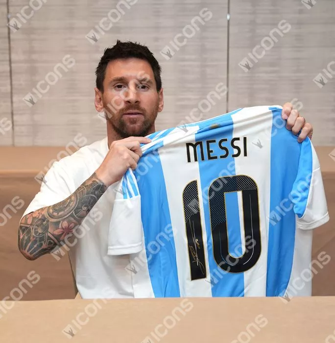 Icons Lionel Messi Official FIFA World Cup™ Back Signed And Framed Argentina 2024-25 Home Shirt