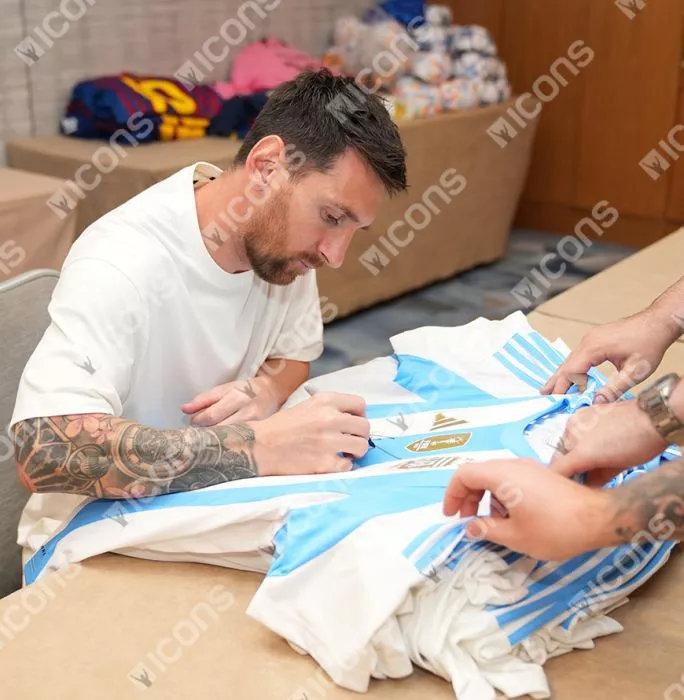 Icons Lionel Messi Official FIFA World Cup™ Front Signed And Framed Argentina 2024-25 Home Shirt