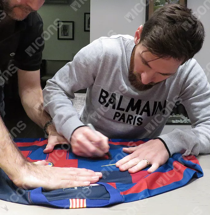 Icons Lionel Messi Official Front Signed FC Barcelona Home Shirt In Classic Frame: Nike 20-Year Anniversary Special Edition