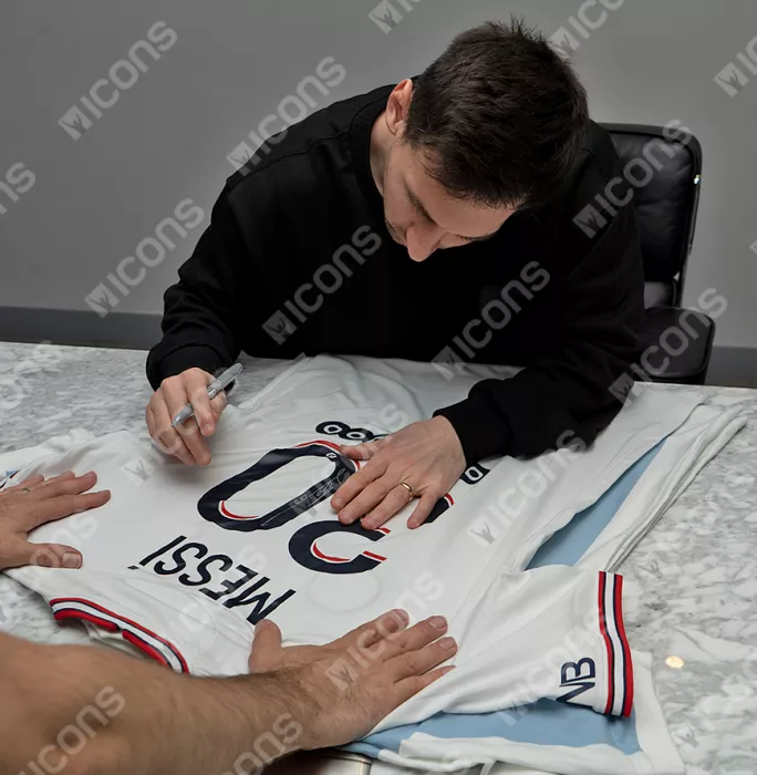 Icons Lionel Messi Official Paris Saint-Germain Back Signed And Framed 2021-22 Fourth Shirt