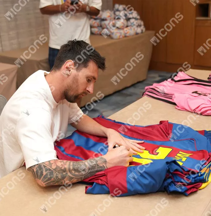 Icons Lionel Messi Official UEFA Champions League Official Back Signed And Framed FC Barcelona 2004-05 Home Shirt