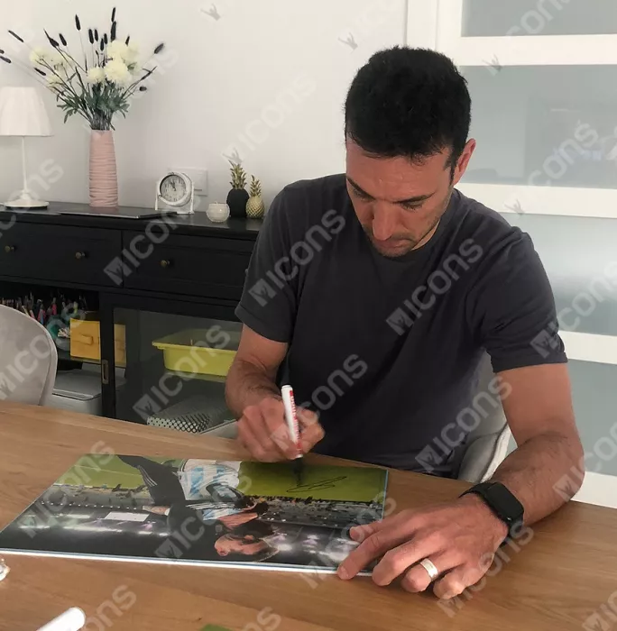 Icons Lionel Scaloni Signed Argentina Photo: 2021 Copa America Winner