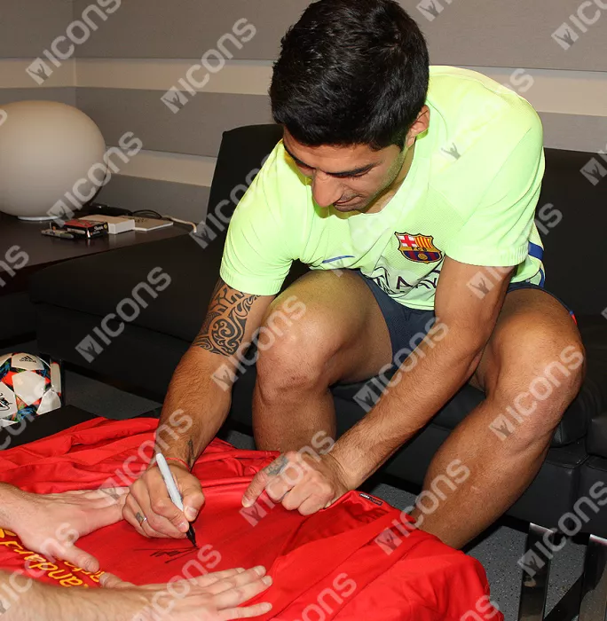 Icons Luis Suarez Front Signed Liverpool 2013-14 Home Shirt In Hero Frame: Option 1