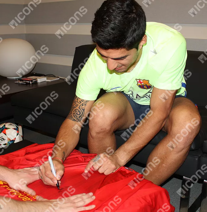 Icons Luis Suarez Front Signed Liverpool 2013-14 Home Shirt