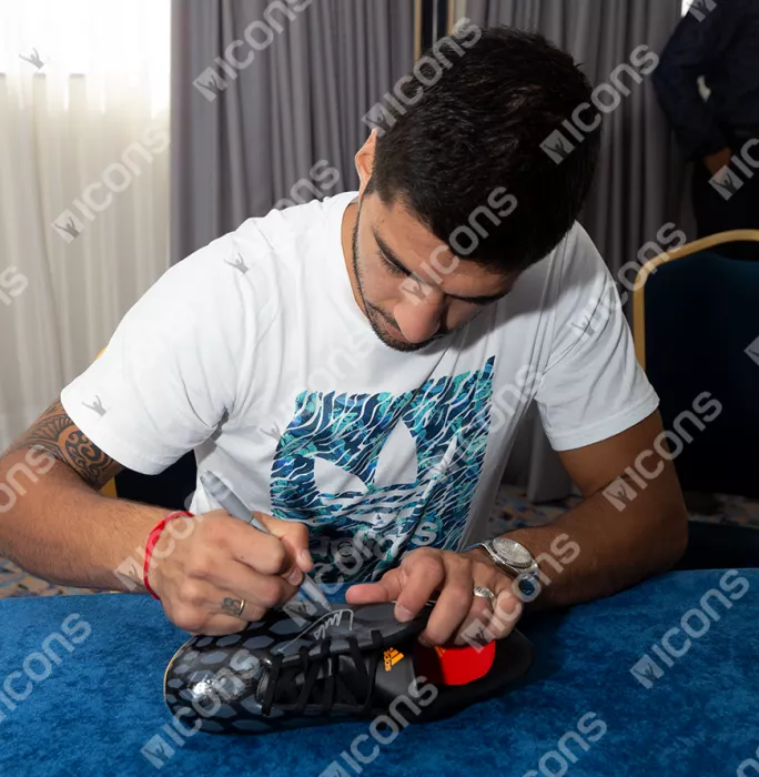 Icons Luis Suarez Signed Black Adidas Predator Boot